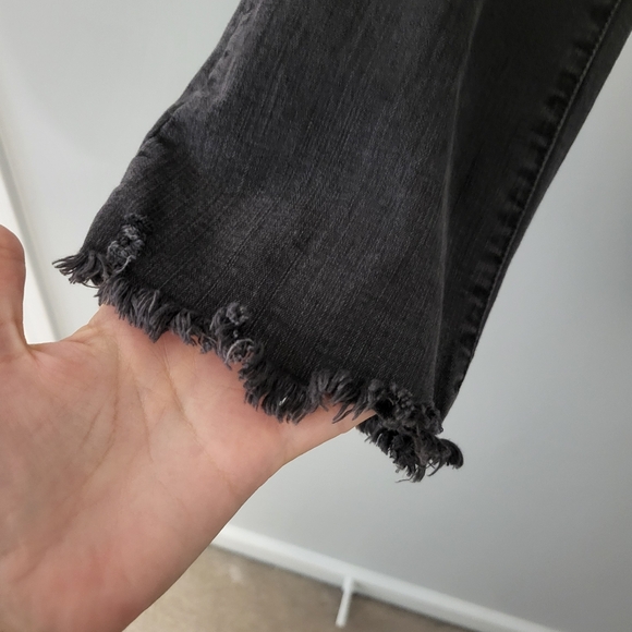 Madewell Cali Demi-Boot Jeans in Berkeley Black: Chewed-Hem Edition - Picture 7 of 9